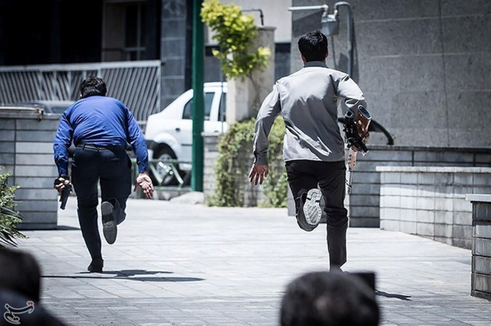 <p>Members of Iranian forces run during an attack on the Iranian parliament in central Tehran, Iran, June 7, 2017. (Photo: Tasnim News Agency/Handout via Reuters) </p>