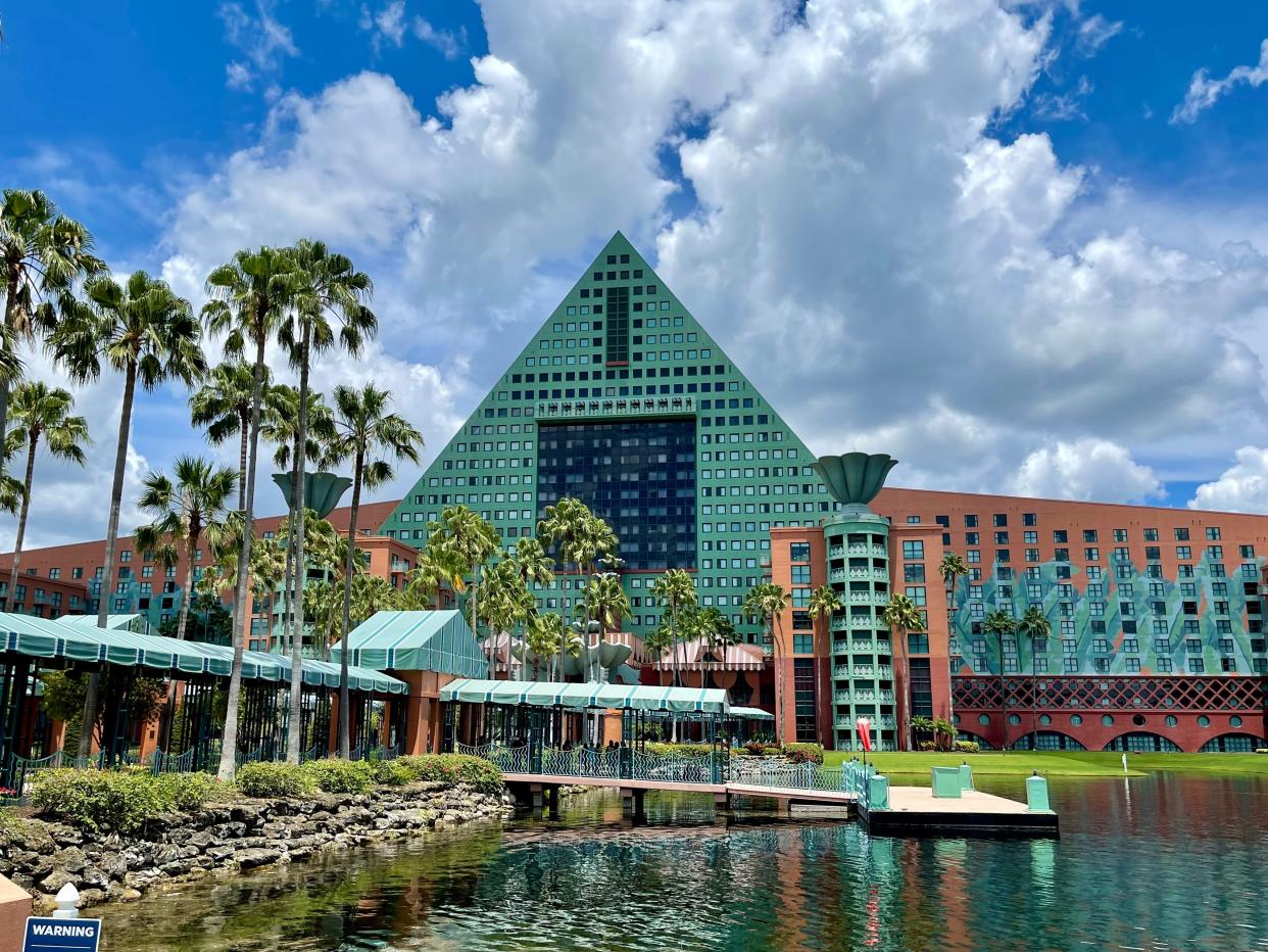 external shot of the swan and dolphin resort disney world