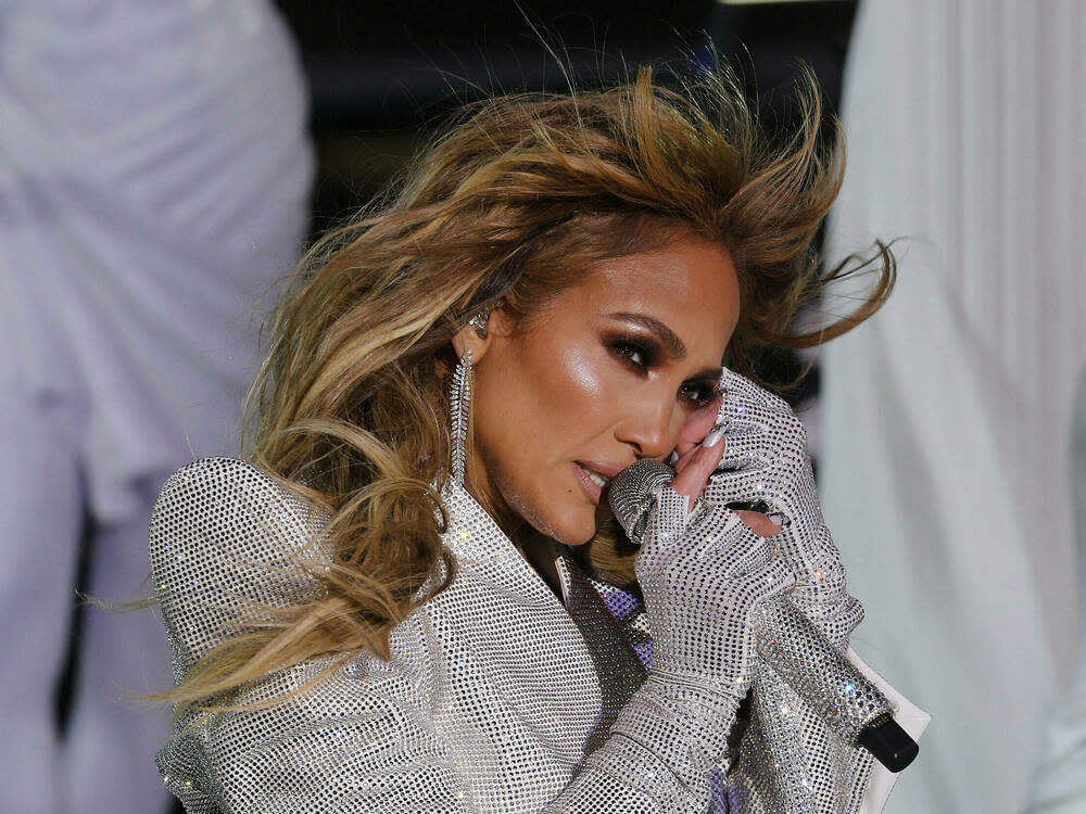 Jennifer Lopez während ihres Auftritts auf dem Times Square (Bild: imago images/UPI Photo)