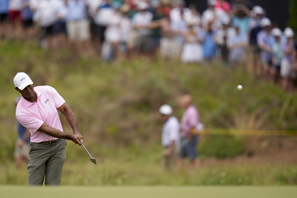 Tiger Woods chips to the green on the eighth hole during the first round of the U.S. Open golf tournament Thursday, June 13, 2024, in Pinehurst, N.C. (AP Photo/Frank Franklin II )