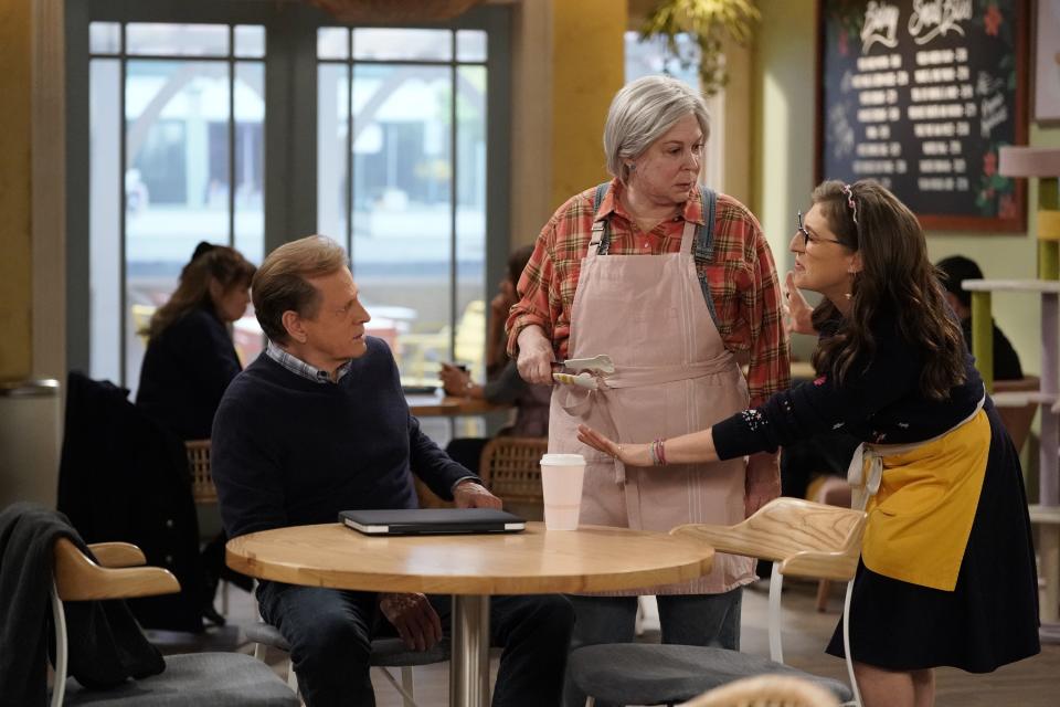 Vicki Lawrence guest stars on "Call Me Kat" as Phil's mama, on the Jan. 5 episode of the Fox comedy starring Mayim Bialik.