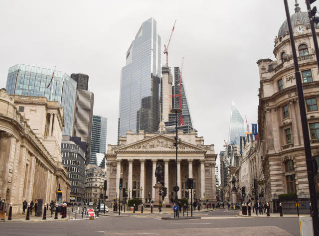 LONDON, UNITED KINGDOM - 2021/12/14: General view of the Bank of England, the Royal Exchange and the streets outside Bank station in the City of London, the capital&#39;s financial district. (Photo by Vuk Valcic/SOPA Images/LightRocket via Getty Images)