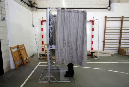 A man prepares his ballot at a polling station in Vigo, northern Spain, September 25, 2016. REUTERS/Miguel Vidal