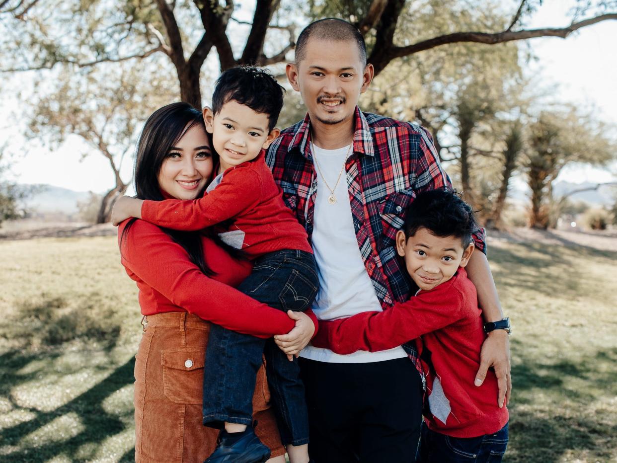 Mhay-Ann Carriza De Felipe with her family.