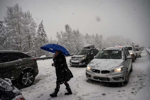 Pneus neige, chaînes, chaussettes Les équipements obligatoires à partir  de novembre : Femme Actuelle Le MAG