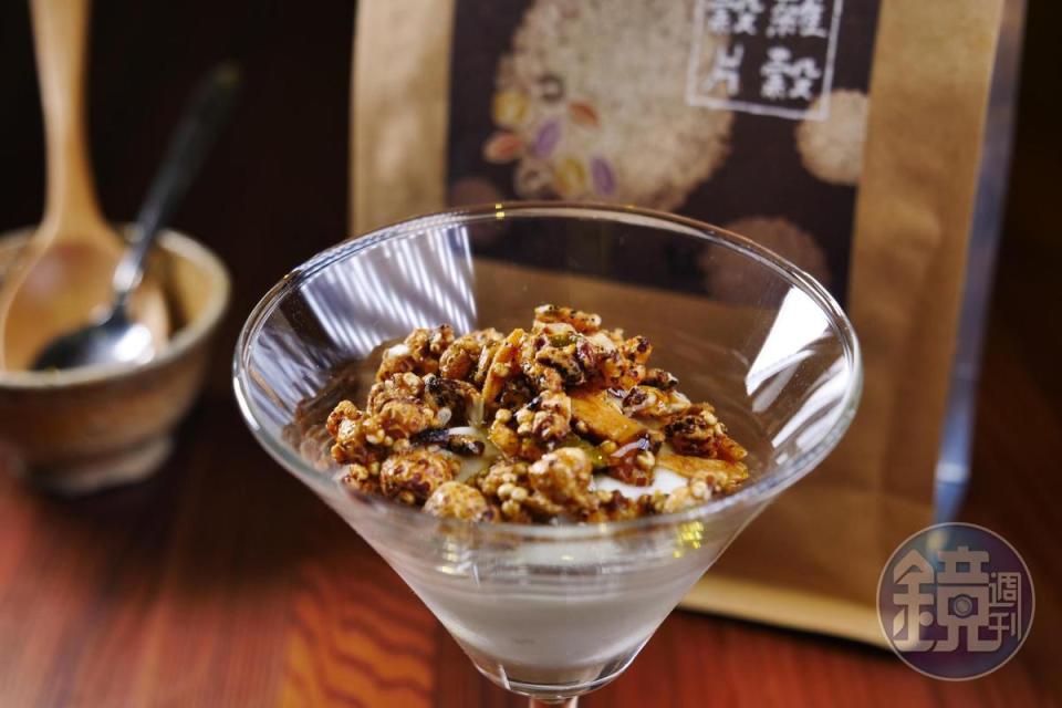 加入米、雜糧及堅果的「發芽雜穀米香GRANOLA」酥香涮嘴。（土生土長，300元／包）