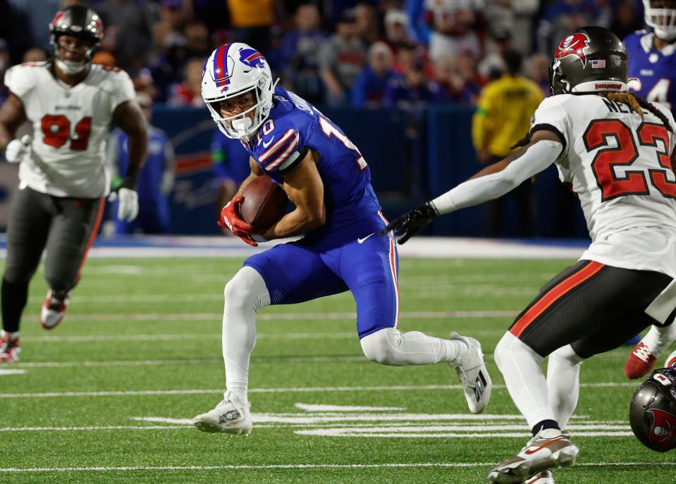 Buffalo Bills wide receiver Khalil Shakir (10) makes a catch against Tampa Bay.