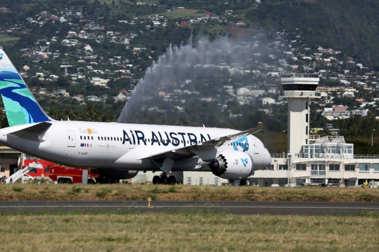 Le syndicat des pilotes de ligne d'Air Austral annonce avoir concédé une baisse de rémunération pour "sauver [leurs] emplois" dans le cadre du plan de redressement de la compagnie réunionnaise (RICHARD BOUHET)