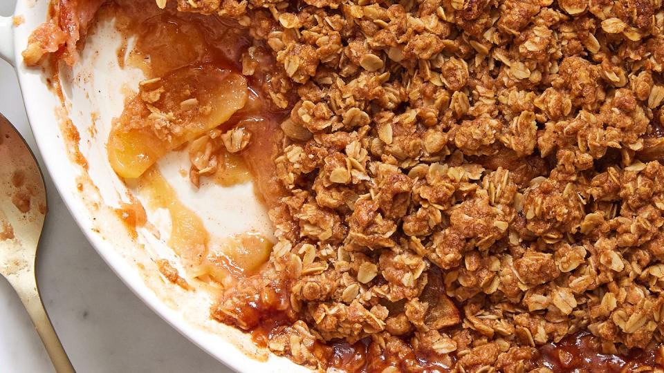 apple crisp with vanilla ice cream