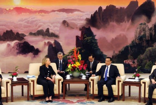US Secretary of State Hillary Clinton (L) speaks to Chinese Vice-Premier Li Keqiang during their meeting at the Great Hall of the People in Beijing. China and the United States stepped back from sparring over the tense South China Sea as the Asian power told Clinton it would work on a code to manage disputes