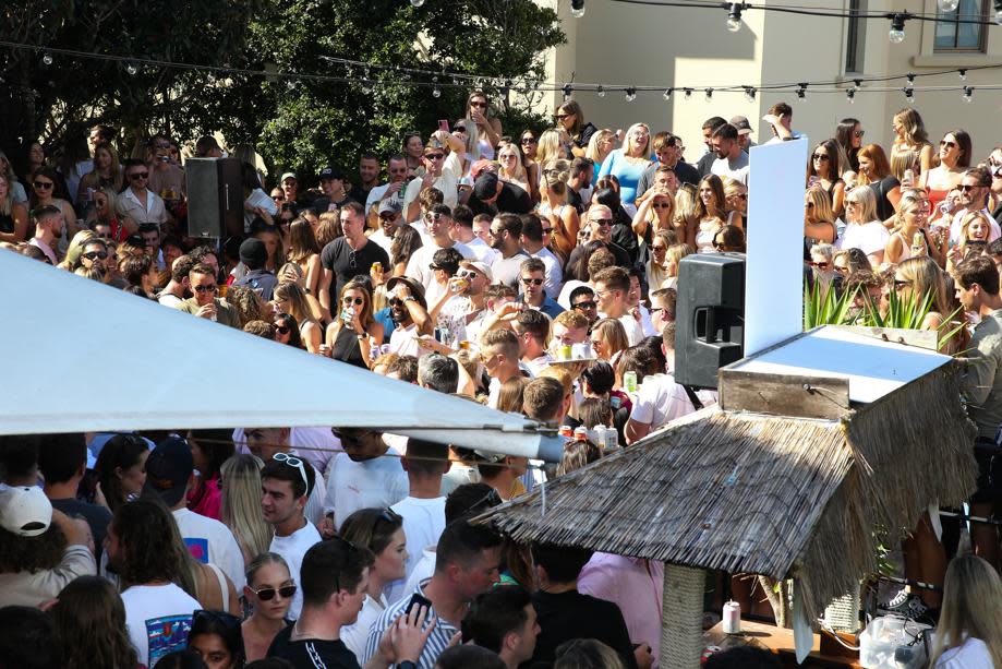 Massive crowd of people at the Clovelly hotel. Source: NCA NewsWire