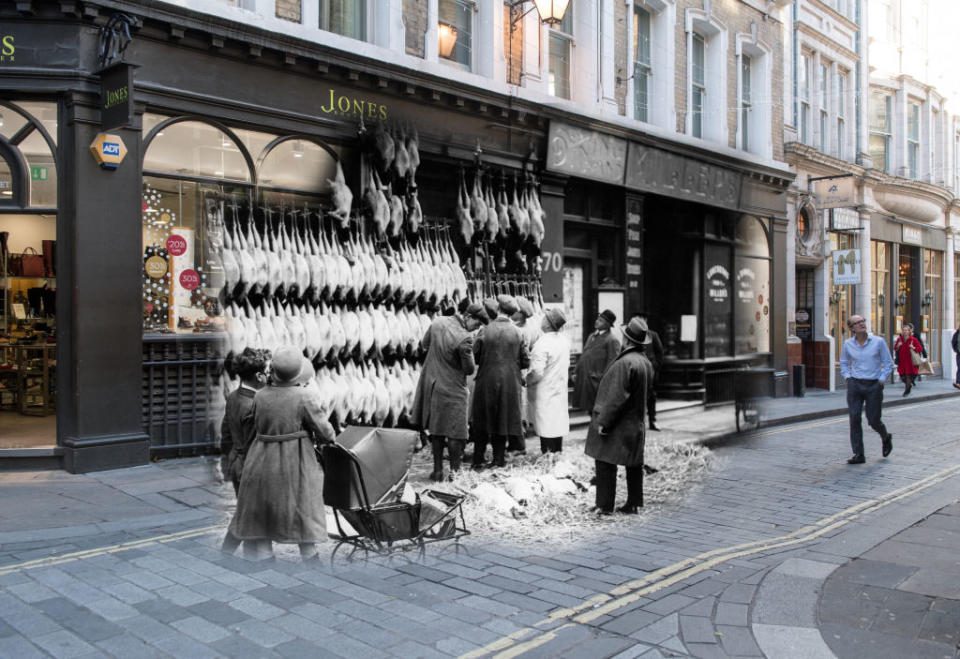 <p>Pavos de Navidad colgados fuera de una pollería en la calle Watling en diciembre de 1923 (<em>Getty</em>). </p>