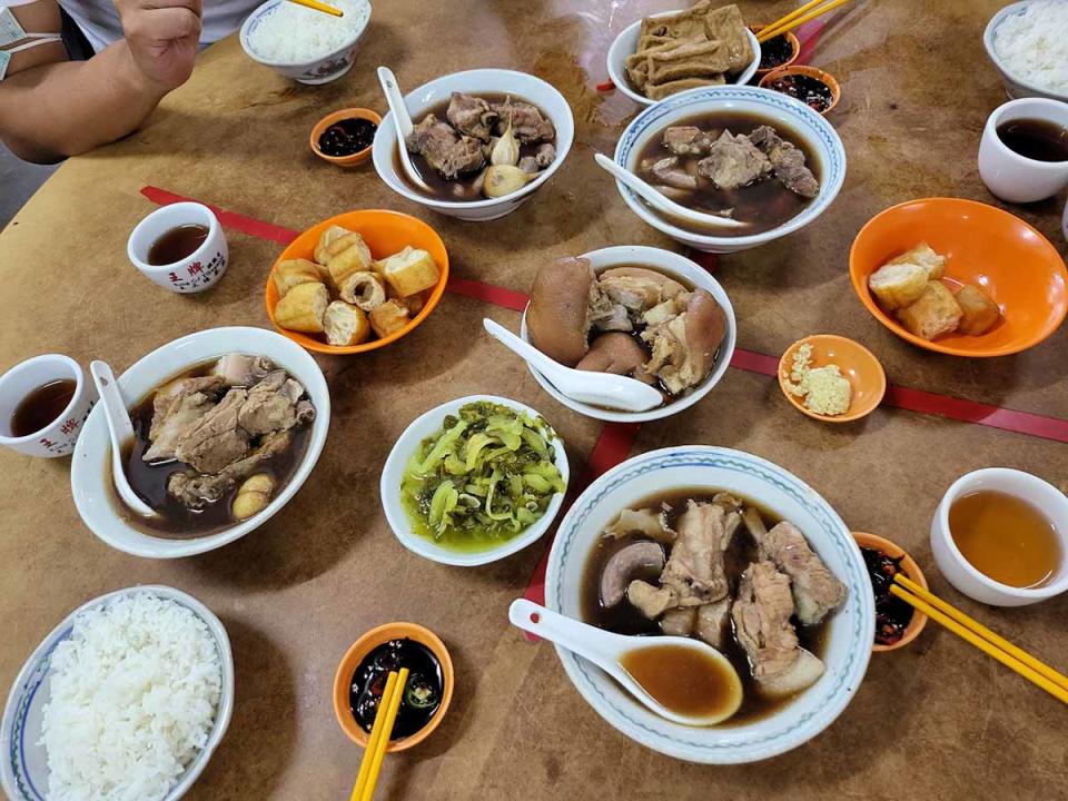 Kulai Restoran Sze Wah Bak Kut Teh - Various dishes