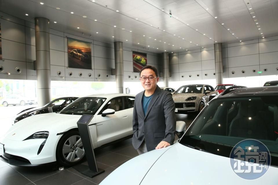 尚騰汽車集團目前擁有3個汽車品牌經銷權，執行長吳睿弘覺得保時捷對於經銷商態度很不一樣，關係就像朋友、家人般，也會傾聽他們的意見。