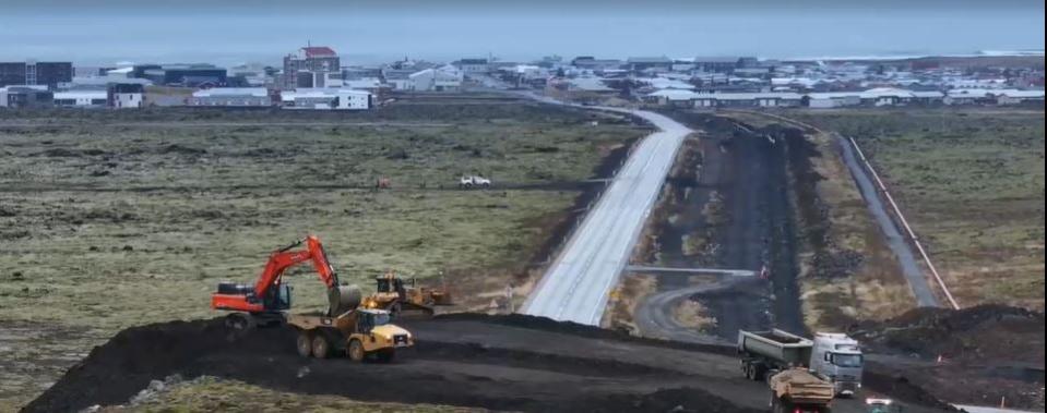 Race against time to protect Svartsengi power plant from lava (Screengrab/ RUV)