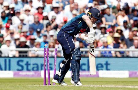 Cricket - England v Australia - Fifth One Day International - Emirates Old Trafford, Manchester, Britain - June 24, 2018 England's Eoin Morgan is bowled out by Australia's Billy Stanlake Action Images via Reuters/Craig Brough