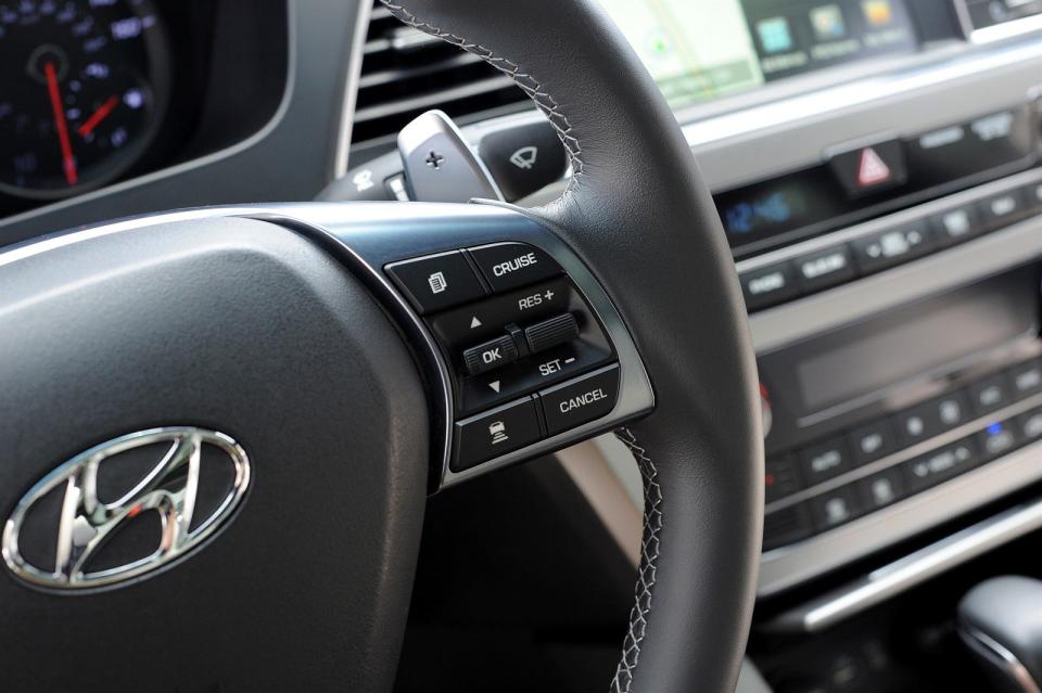 The 2015 Hyundai Sonata 2.0T offered steering wheel-mounted paddle shifters.