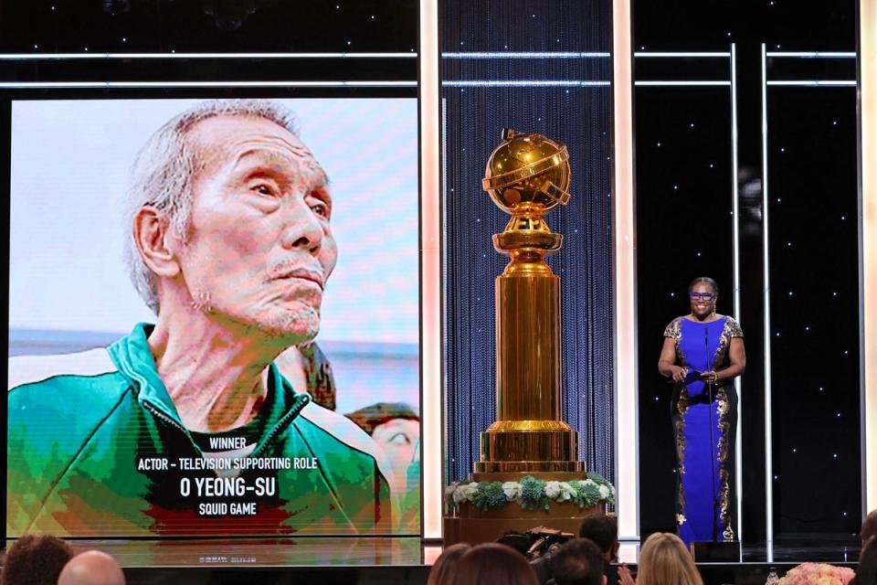 Best Performance by a Supporting Actor in a Series, Limited Series, or Television Movie Award onstag during the 79th Annual Golden Globe Awards (HFPA/AFP via Getty Images)