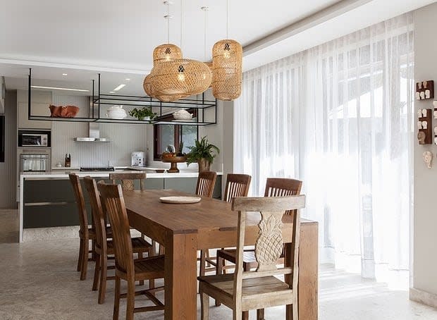 A sala de jantar foi integrada à cozinha (reprodução / instagram @teamarveveta)