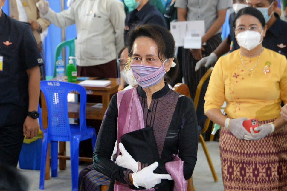 Myanmar's State Counsellor Aung San Suu Kyi looks on as health workers receive a vaccine for the Covid-19 coronavirus at a hospital in Naypyidaw on January 27, 2021. (Photo by Thet Aung / AFP) (Photo by THET AUNG/AFP via Getty Images)