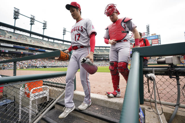 Ohtani throws 1st MLB shutout, hits 2 HRs as Angels sweep Tigers in DH team  says he's staying