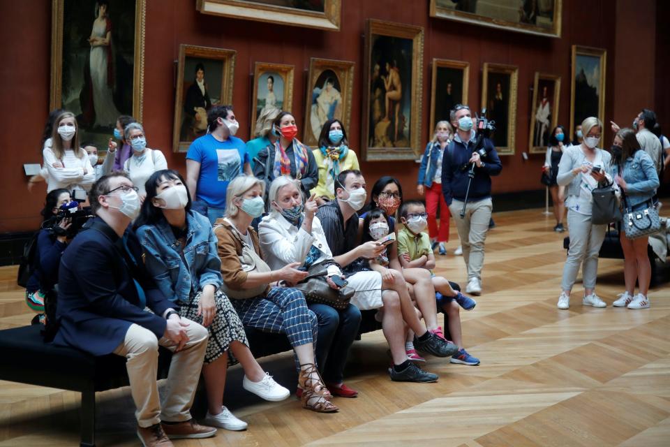 visitors at the louvre.JPG