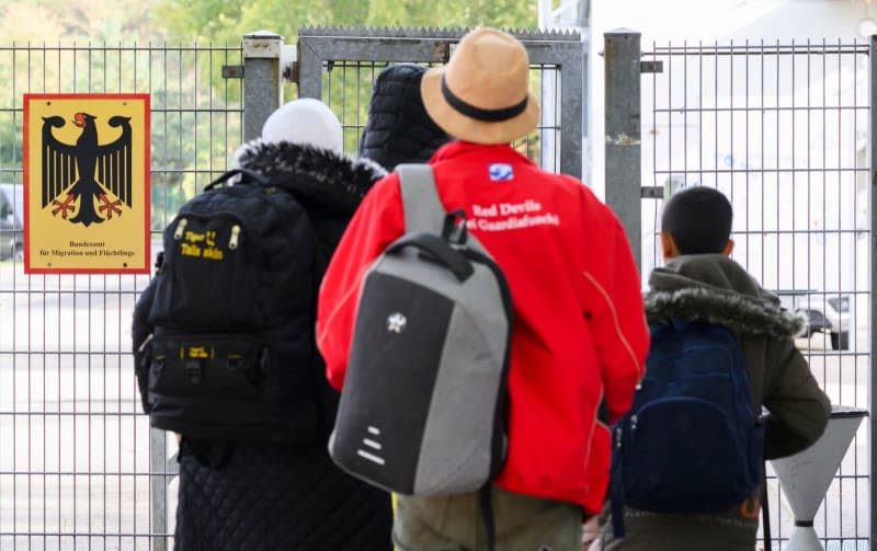 Refugees enter the Lower Saxony Reception Authority at the Braunschweig site next to a sign from the Federal Office for Migration and Refugees. The number of new asylum applications in Germany fell significantly in February. Julian Stratenschulte/dpa