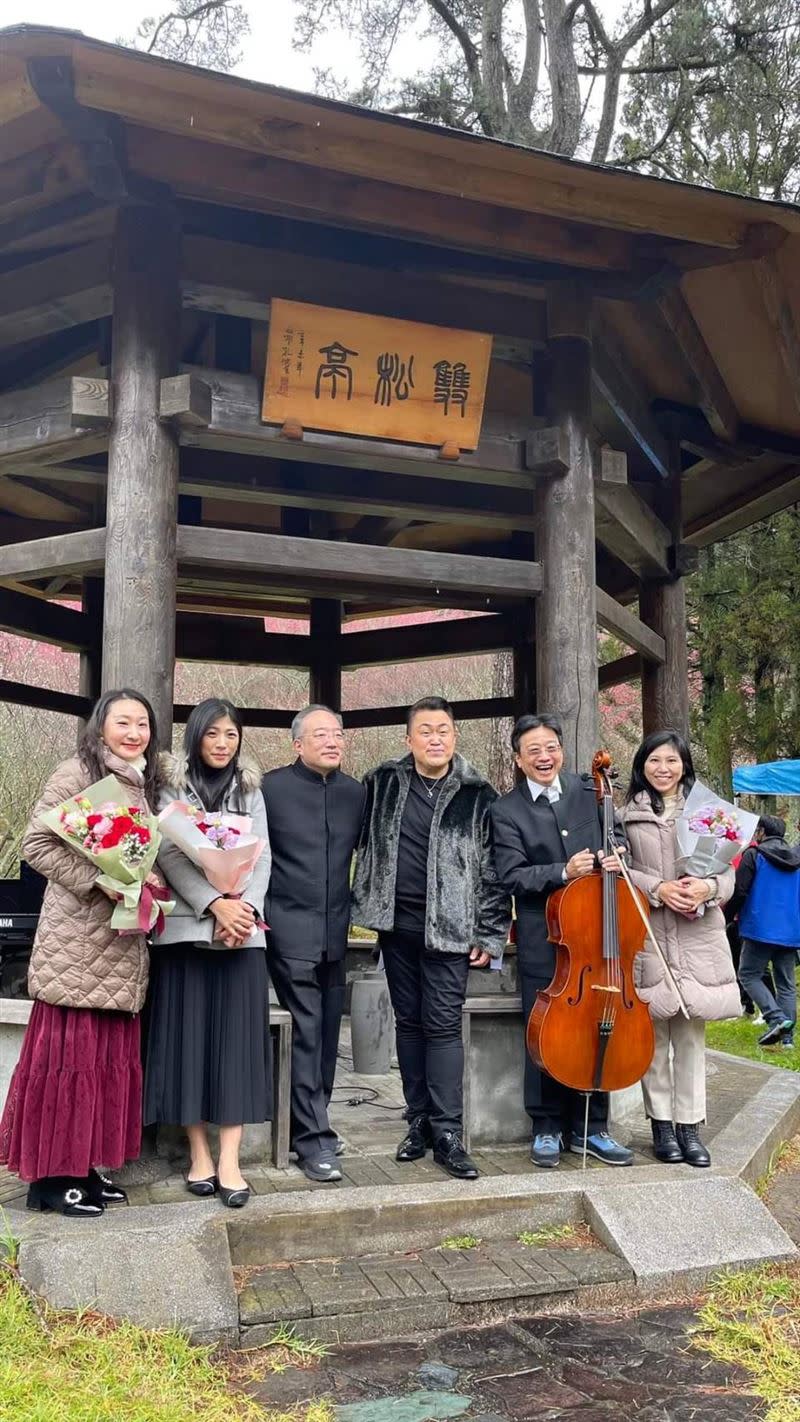 武陵農場花季，連續14年由大提琴家張正傑領軍，邀請知名音樂家現場演奏。（圖／大提琴家張正傑提供）