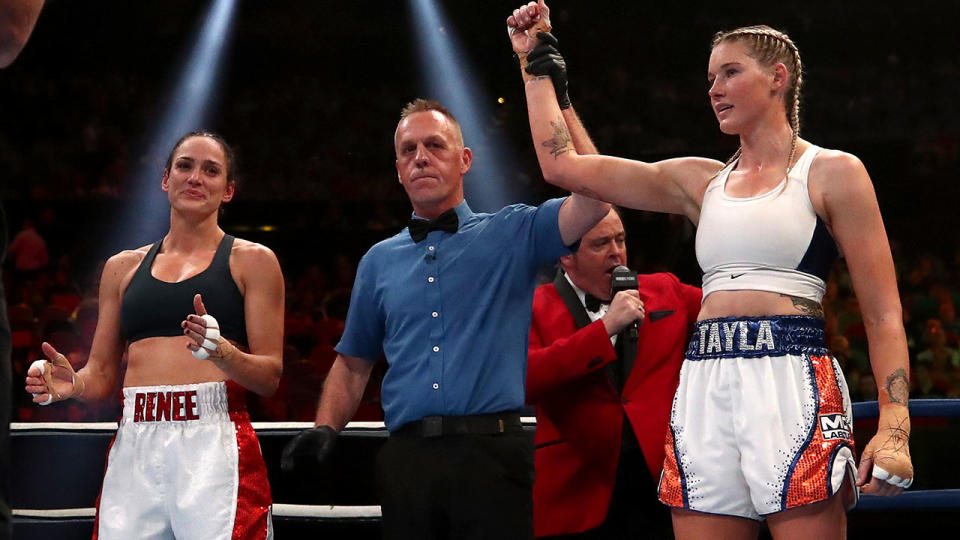 Tayla Harris (R) claimed victory over Renee Gartner (L) in their boxing bout. (Photo by Cameron Spencer/Getty Images)