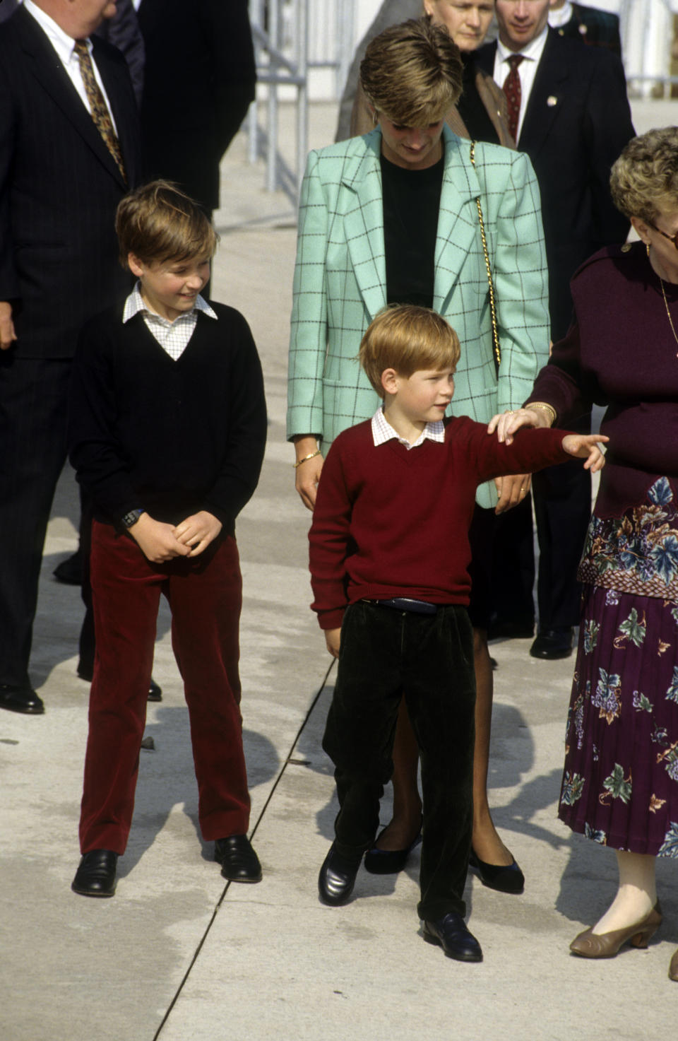 NIAGARA, CANADA - OCTOBER 28:  Diana, Princess of Wales, Prince William and Prince Harry meet the public during a visit to visit to Niagara  on October 28, 1991 in Niagara, Canada.  (Photo by Anwar Hussein/Getty Images)