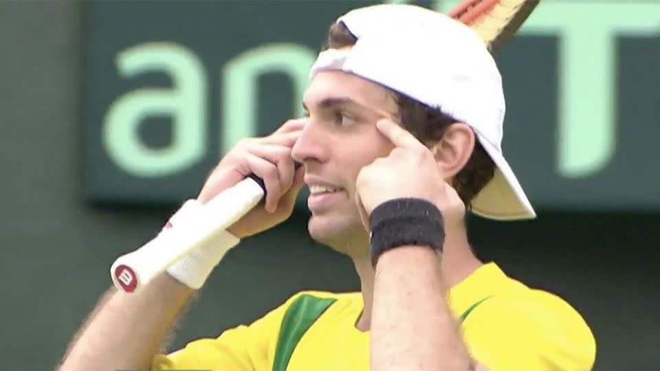 Clezar's ill-advised act. Pic: SporTV