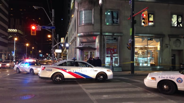 Police seek 6 suspects after stabbing seriously injures man downtown