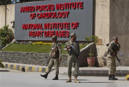 Paramilitary soldiers stand guard outside the Armed Forces Institute of Cardiology, where former Pakistani president Pervez Musharraf is currently being treated, in Rawalpindi March 31, 2014. REUTERS/Faisal Mahmood