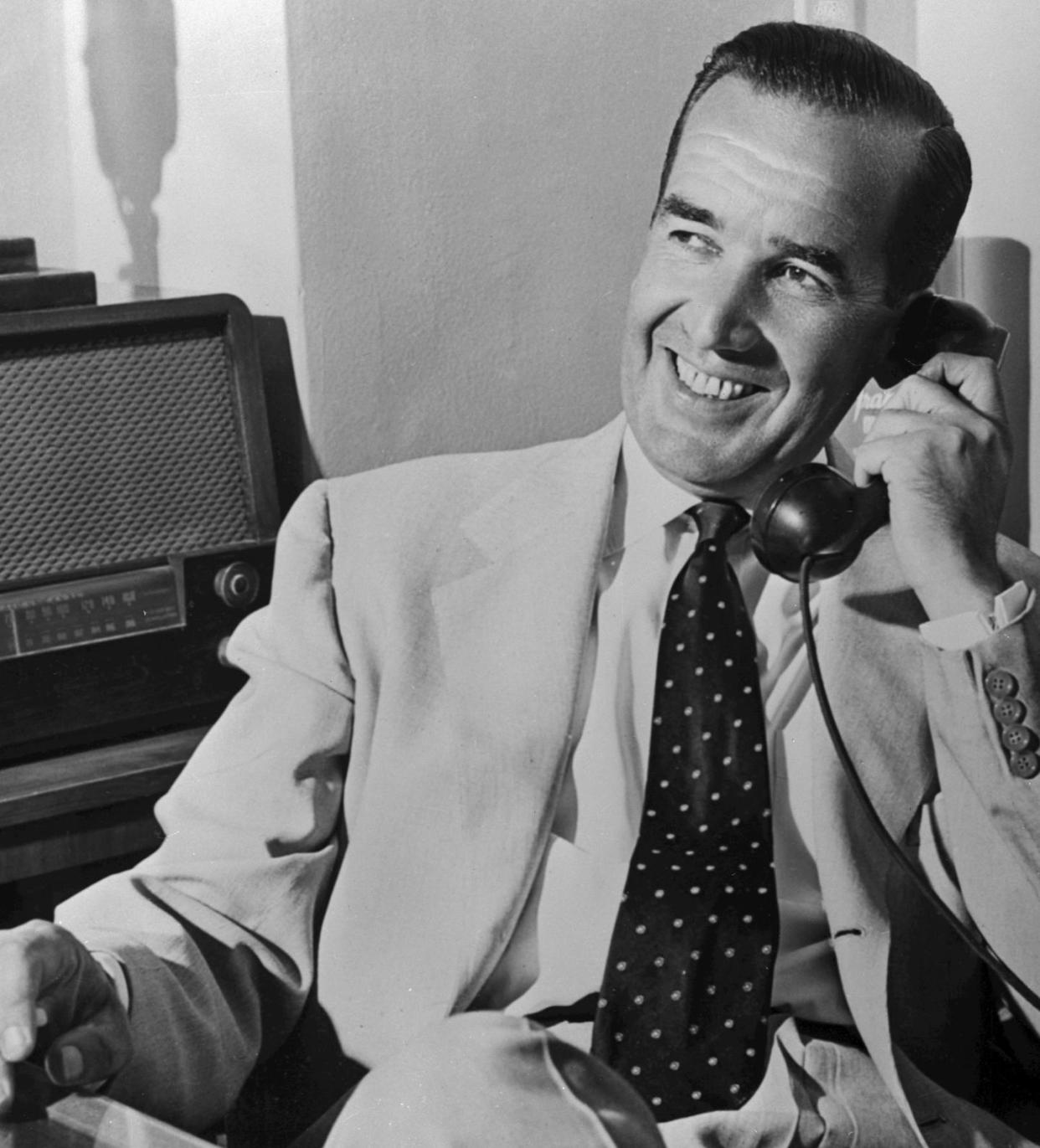 CBS' Edward R. Murrow was the most influential person in the early years of television news during the 1950s.. <a href="https://www.gettyimages.com/detail/news-photo/edward-r-murrow-was-the-most-influential-person-in-the-news-photo/517367890?adppopup=true" rel="nofollow noopener" target="_blank" data-ylk="slk:Bettmann/Getty Images;elm:context_link;itc:0;sec:content-canvas" class="link ">Bettmann/Getty Images</a>