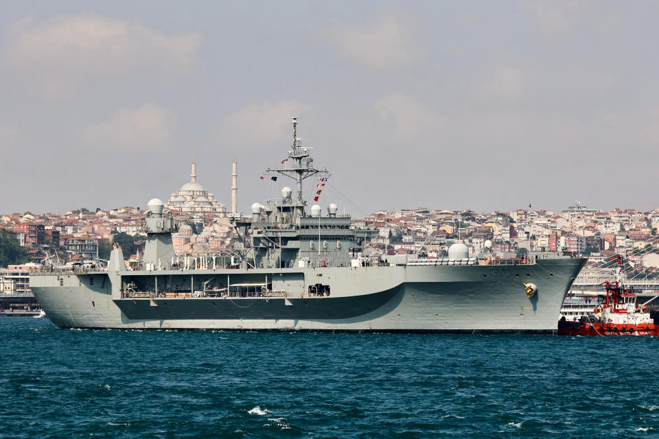 由於以哈衝突造成區域緊張局勢升級，美國海軍第6艦隊指揮艦「惠特尼山號」已自義大利啟程前往東地中海，準備支援美國在當地的行動。（路透社資料照）