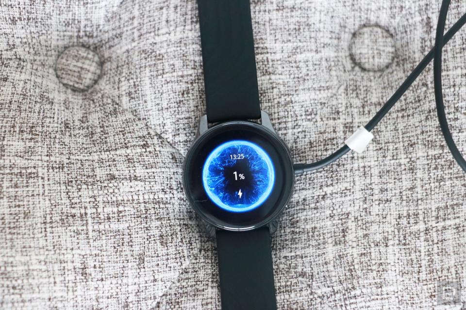 <p>OnePlus Watch review photos. OnePlus Watch on a charger with display showing 1 percent battery and time at 1:25pm.</p>
