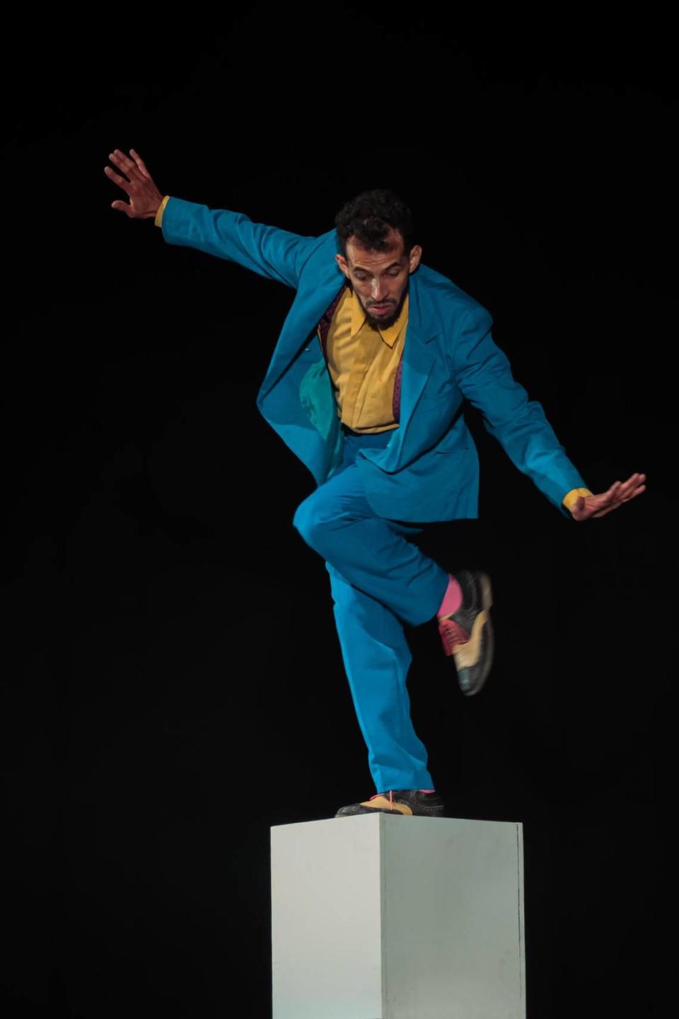 La danza en un espectáculo de otro tipo. Fernando Leija Flores en “Miedo come todo… sueños al vuelo”. (Flores Teatro Danza (MX) & FUNDarte/ On.Stage Black Box MDCA).