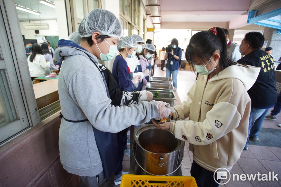 桃園市國中小校免費營養午餐從本學期起全面實施。   圖：林昀真/攝