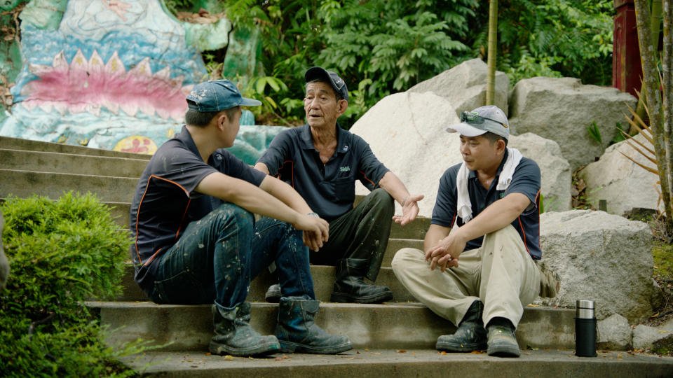 Teo Veoh Seng (centre) with his two apprentices in “The Last Artisan”. (Screenshot from “The Last Artisan”: Craig McTurk)