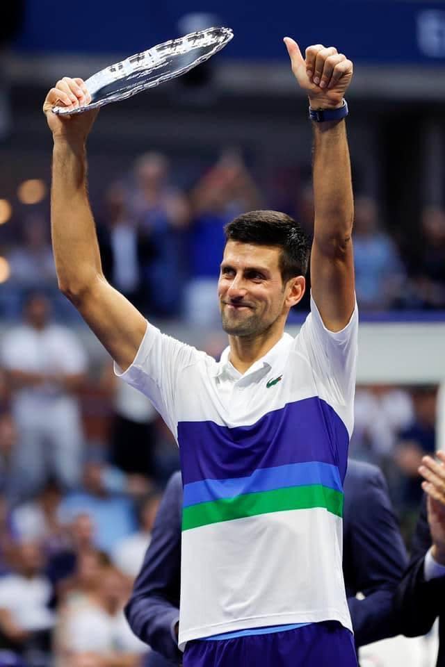 失利的Djokovic，獲全場觀眾掌聲，在頒獎典禮上再度落淚（翻攝自ATP 推特）