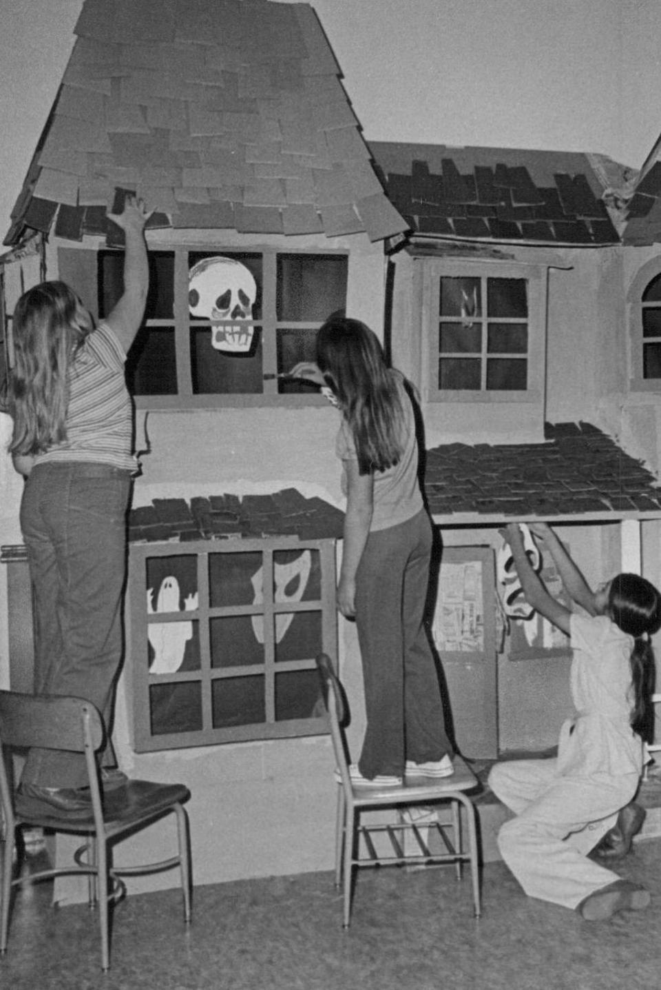 1977 vintage halloween decorations