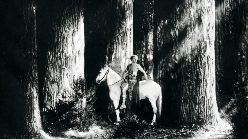 Fritz Langs zweiteilige Adaption der "Nibelungen"-Sage (1924) ist nicht nur einer der ersten Fantasyfilme, sondern auch ein Meilenstein der Filmgeschichte. Basierend auf dem mittelhochdeutschen Nibelungenlied erzählt der erste Teil vom heldenhaften Siegfried und seinem Kampf gegen den Drachen, der zweite von der Rache, die Kriemhild nach Siegfrieds Tod nimmt. (Bild: FilmPublicityArchive/United Archives via Getty Images)