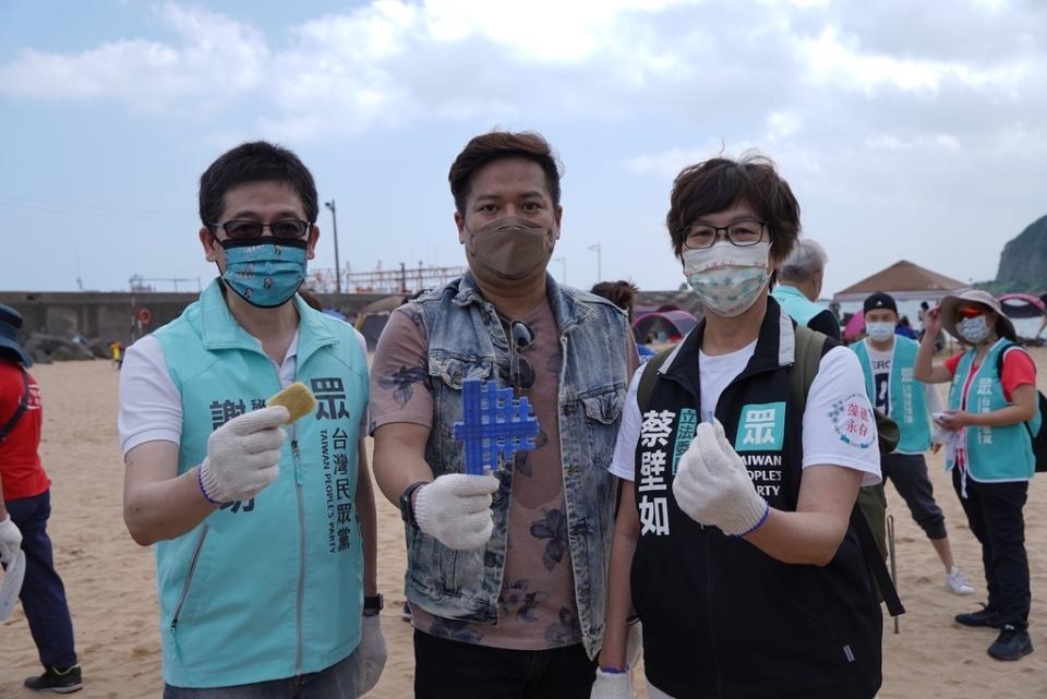 《圖說》民眾黨立委邱臣遠與同黨立委蔡壁如共同出席基隆淨海淨灘活動（照片來源：邱臣遠臉書）