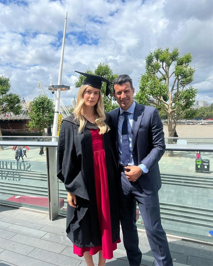 Martina, hija de Luis Figo y Helene Svedin, se gradúa