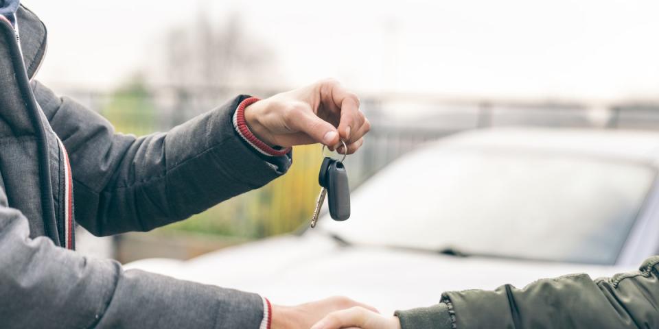 two people reaching an agreement about a car sale