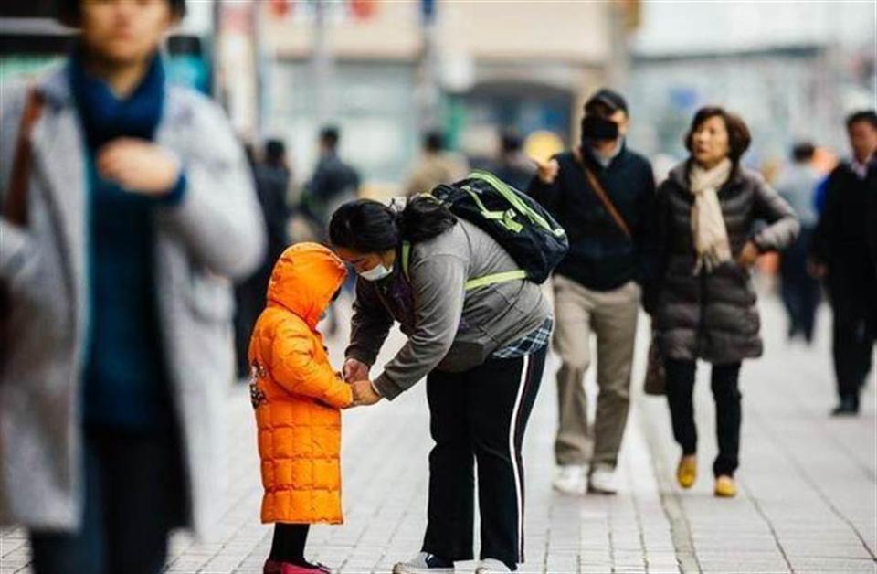 開工日（17日）天氣，各地都能感受到明顯降溫，愈晚愈冷。彭啟明表示，隨著水氣逐漸轉乾，此波最低溫將出現在周四（18）深夜至周五（19日）清晨。（本報系資料照片）