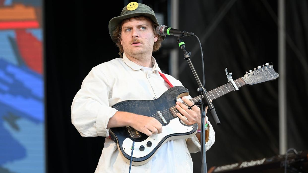 Mac DeMarco Shares Cover Of 'It's Beginning To Look A Lot Like Christmas'