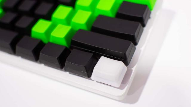 Blackwidow V3 mini (Mercury) with phantom key caps : r/razer