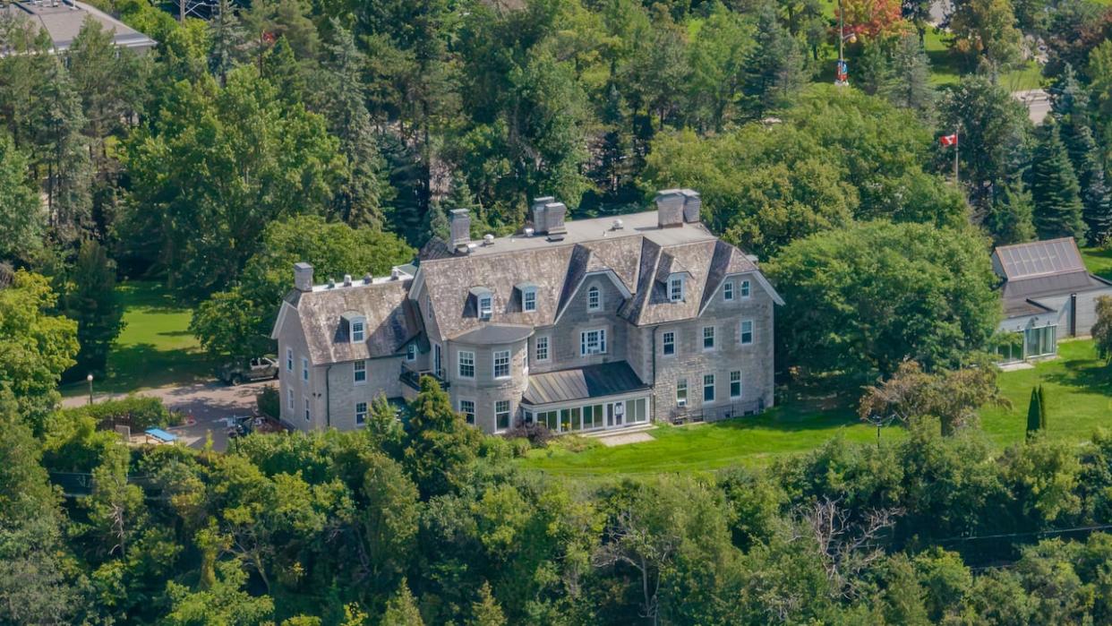 24 Sussex Drive in Ottawa. The federal government is looking at other sites in the city for a new official residence for the prime minister. (Michel Aspirot/Radio-Canada - image credit)