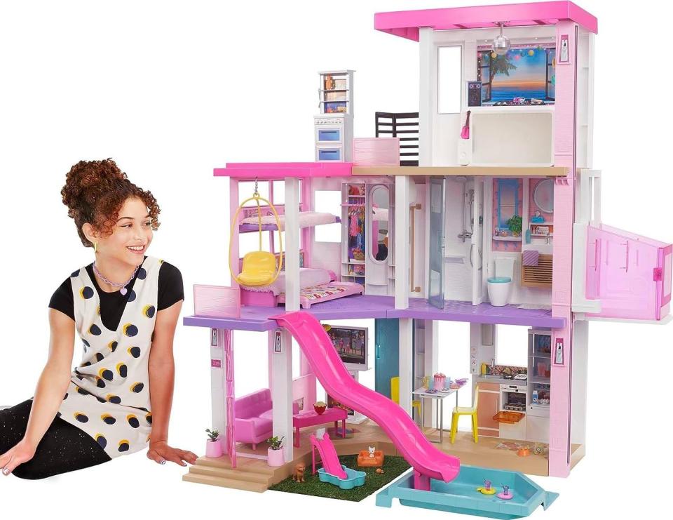 Casa de los Sueños de Barbie con 3 Pisos y más de 75 piezas. Foto: amazon.com.mx